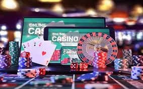 Filipino player watching a live dealer baccarat table on phgame mobile